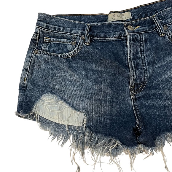 Free People We the Free Distressed Jean shorts. - Picture 7 of 10